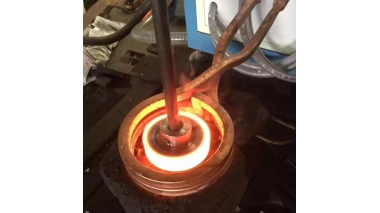 半轴在采用高频感应加热机进行淬火的过程中常出现哪些缺点？怎样解决？